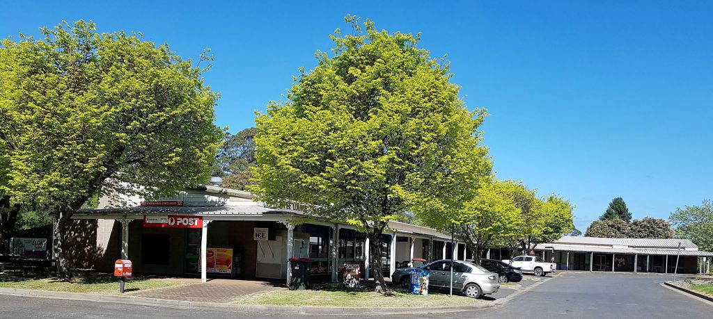 The Rawson shopping complex includes a Post Office, General Store, take-away food, bottle shop, coffee, camping necessities and a range of local craft and food. 